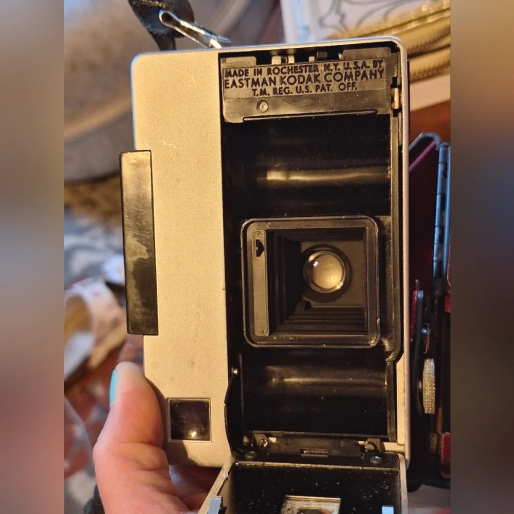 Vintage Kodak Instamatic 804 With Hard Shell Black Red Velvet Case Untested